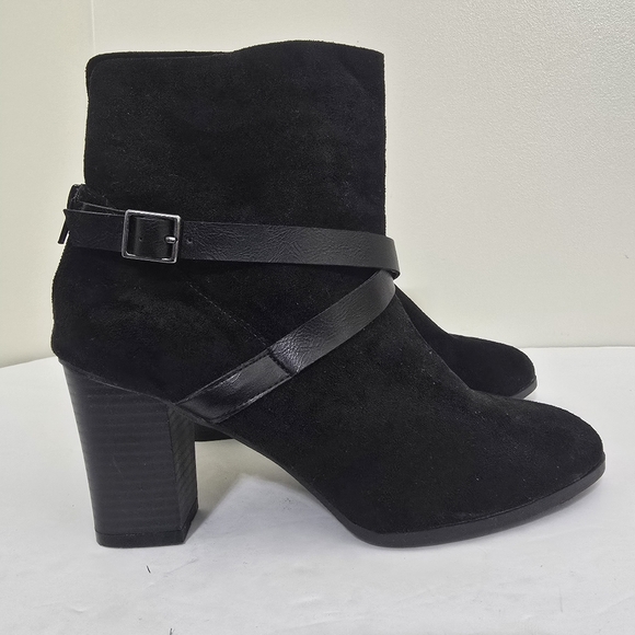 NEW DIRECTIONS size 10 Faux Suede Block Heel Strappy Zip Ankle Jorie Boot Black - Picture 2 of 16